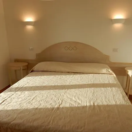 Sleeps 12 With Pool And Air Con Villa Montecarotto